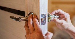 Установка и замена дверной ручки в Каспийске от 275 руб. – Мастер24, монтаж фурнитуры, недорого